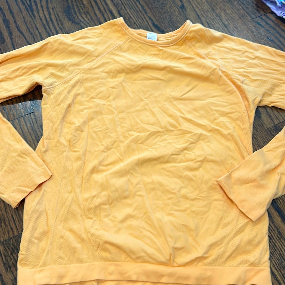 Long sleeve athletic shirt